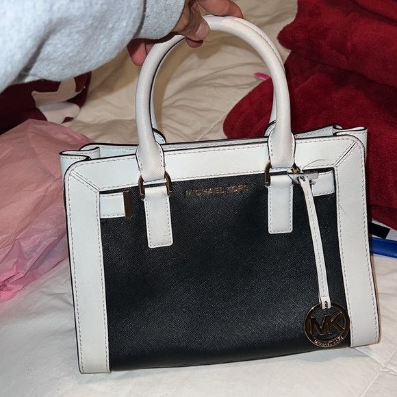 Michael Kors - Black & White Square Structured purse - Picture 7 of 7